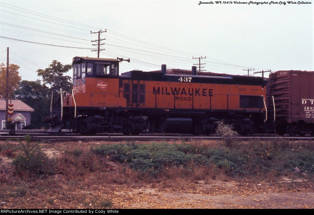 Milwaukee Road MP15AC 437